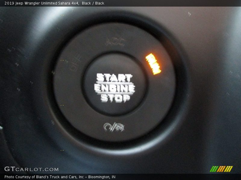 Black / Black 2019 Jeep Wrangler Unlimited Sahara 4x4