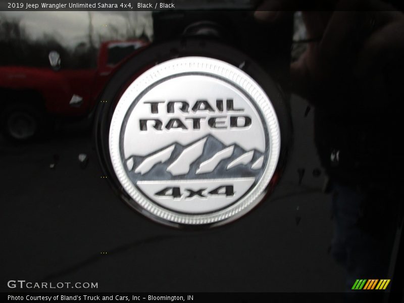 Black / Black 2019 Jeep Wrangler Unlimited Sahara 4x4