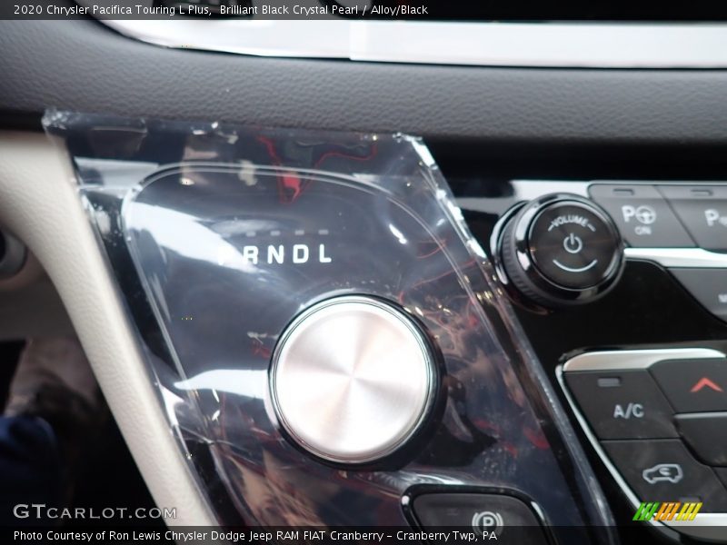 Brilliant Black Crystal Pearl / Alloy/Black 2020 Chrysler Pacifica Touring L Plus