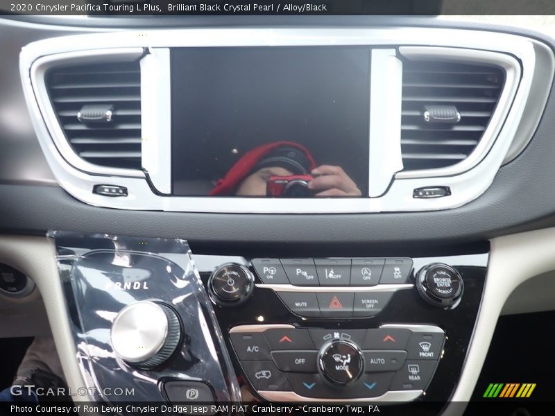 Brilliant Black Crystal Pearl / Alloy/Black 2020 Chrysler Pacifica Touring L Plus