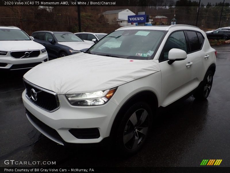 Ice White / Blond/Charcoal 2020 Volvo XC40 T5 Momentum AWD