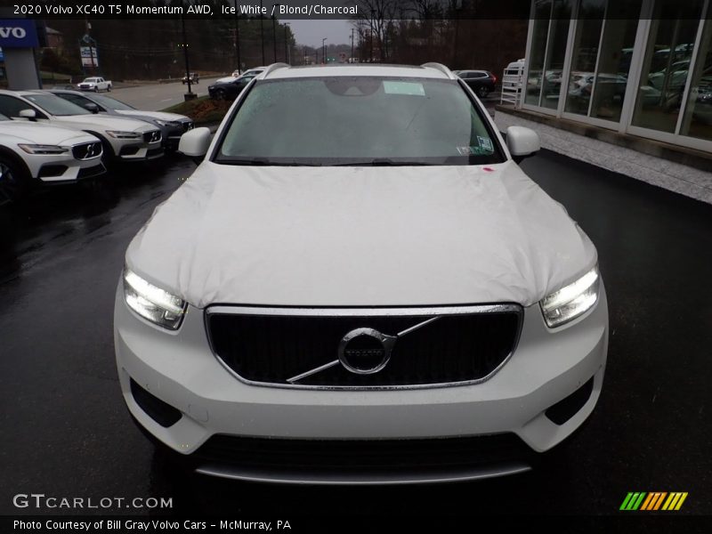 Ice White / Blond/Charcoal 2020 Volvo XC40 T5 Momentum AWD