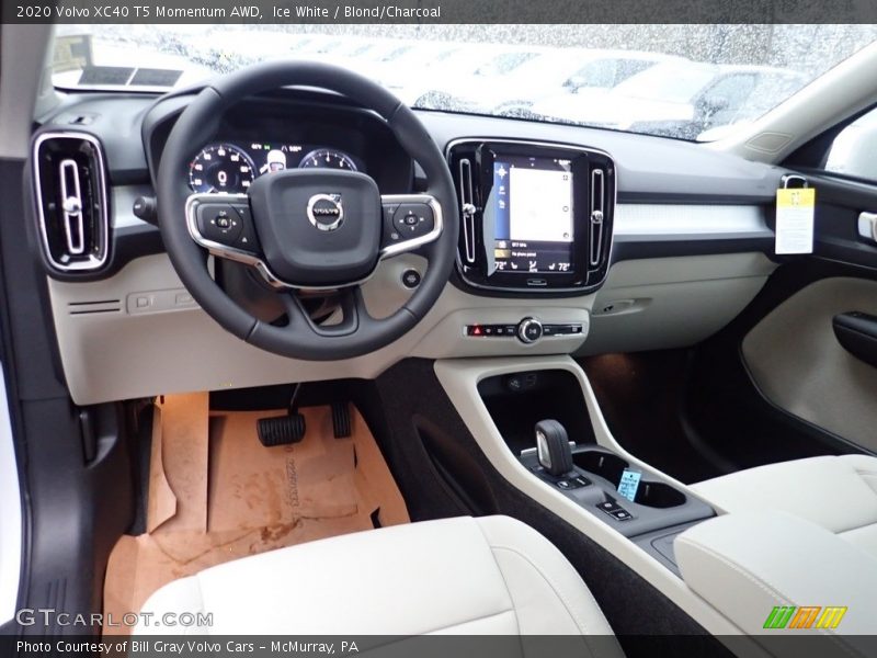 Ice White / Blond/Charcoal 2020 Volvo XC40 T5 Momentum AWD