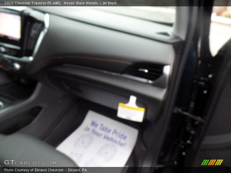 Mosaic Black Metallic / Jet Black 2020 Chevrolet Traverse RS AWD