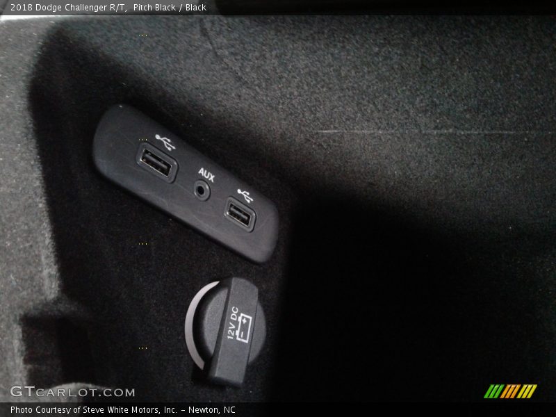 Pitch Black / Black 2018 Dodge Challenger R/T