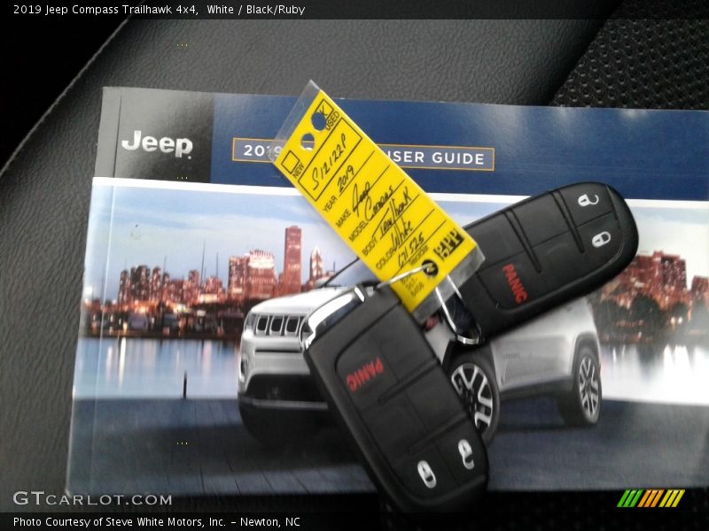 White / Black/Ruby 2019 Jeep Compass Trailhawk 4x4