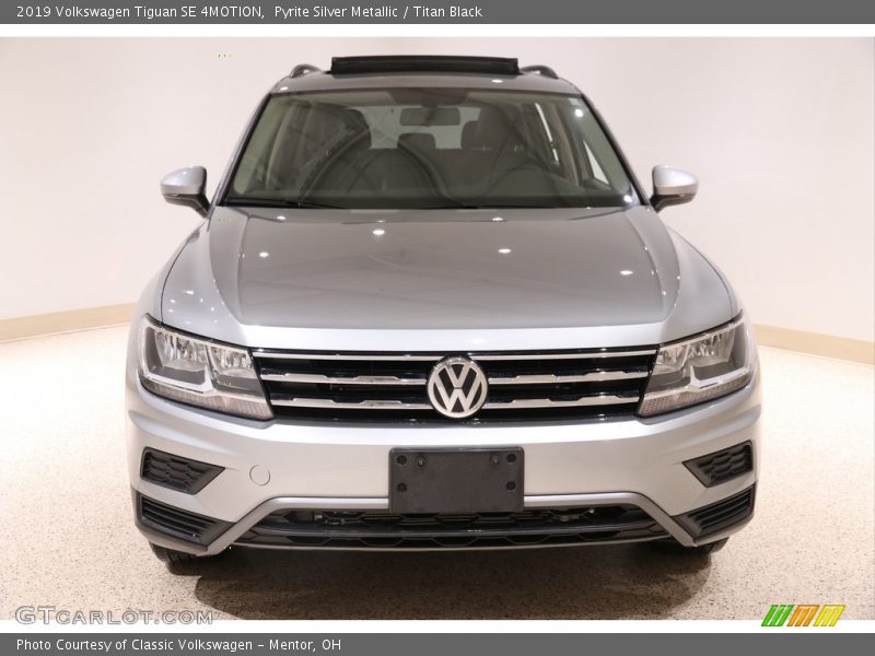 Pyrite Silver Metallic / Titan Black 2019 Volkswagen Tiguan SE 4MOTION