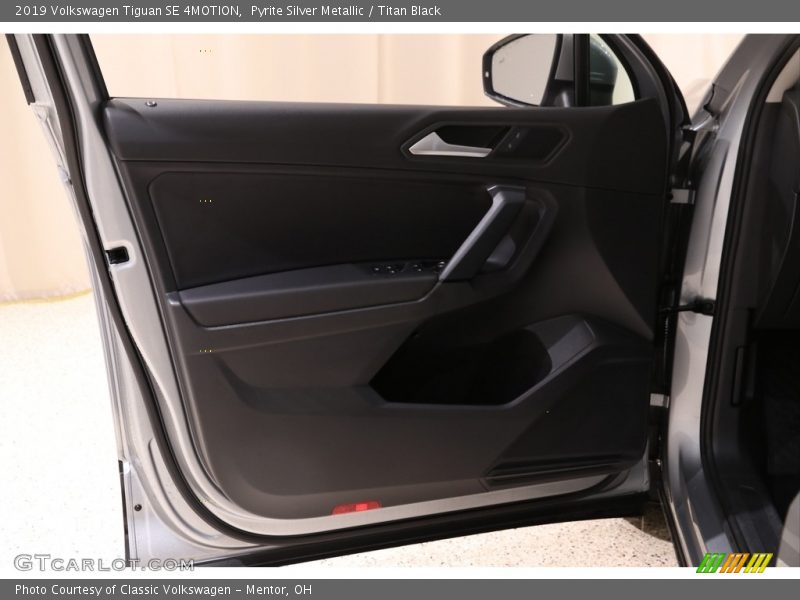 Pyrite Silver Metallic / Titan Black 2019 Volkswagen Tiguan SE 4MOTION