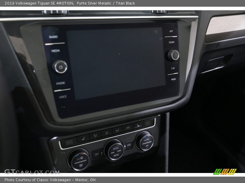 Pyrite Silver Metallic / Titan Black 2019 Volkswagen Tiguan SE 4MOTION