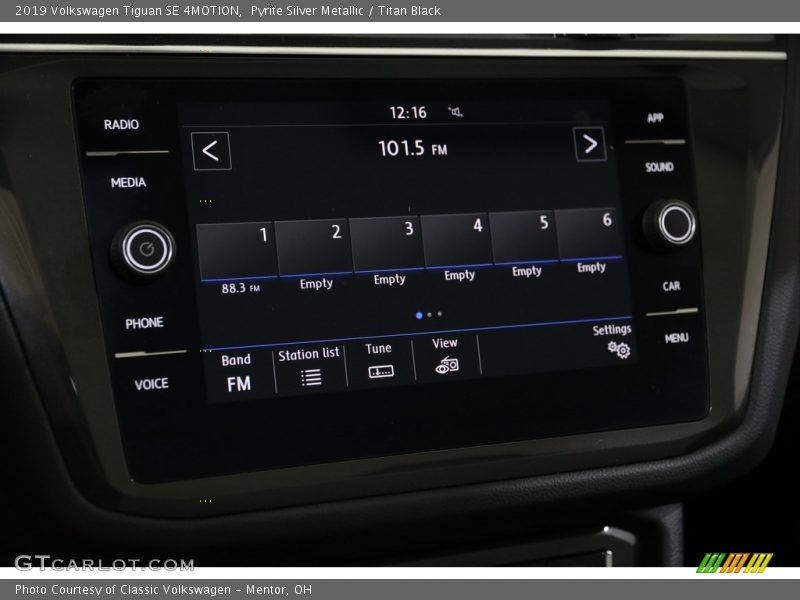 Controls of 2019 Tiguan SE 4MOTION