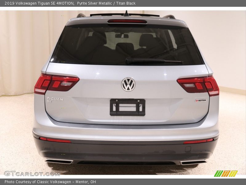 Pyrite Silver Metallic / Titan Black 2019 Volkswagen Tiguan SE 4MOTION