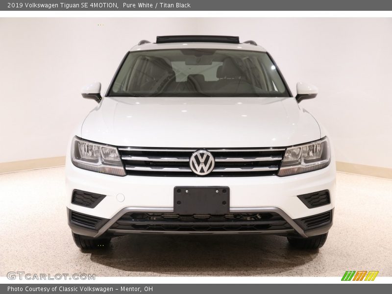 Pure White / Titan Black 2019 Volkswagen Tiguan SE 4MOTION