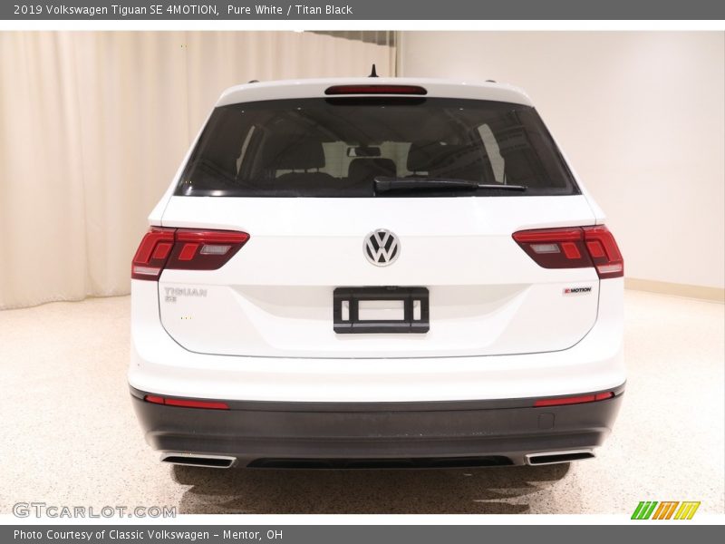 Pure White / Titan Black 2019 Volkswagen Tiguan SE 4MOTION