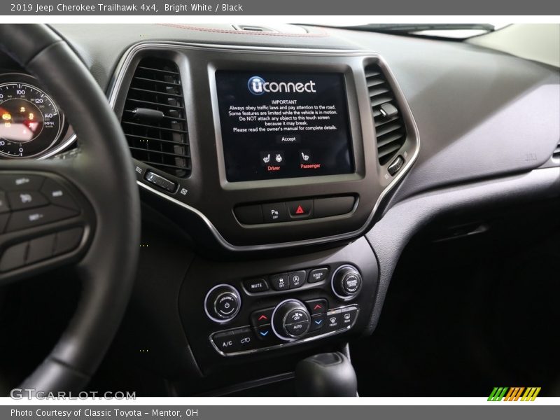 Bright White / Black 2019 Jeep Cherokee Trailhawk 4x4