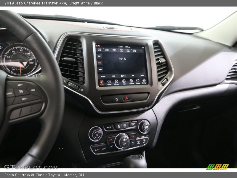 Bright White / Black 2019 Jeep Cherokee Trailhawk 4x4