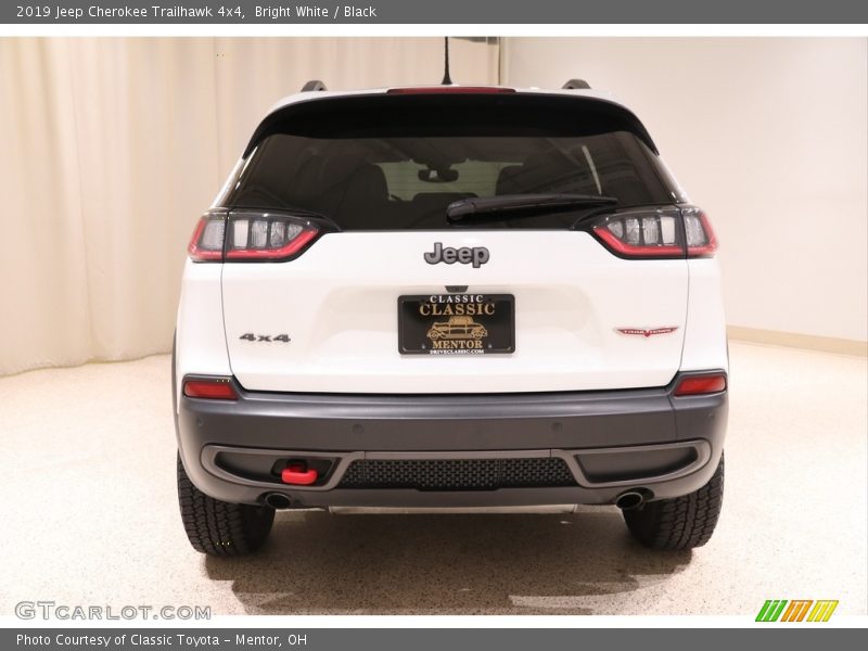 Bright White / Black 2019 Jeep Cherokee Trailhawk 4x4