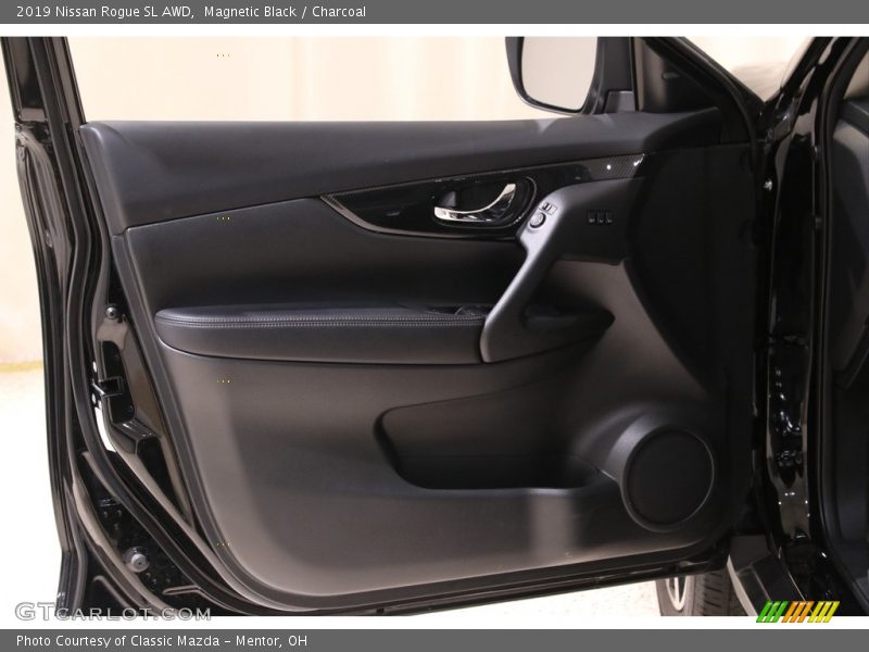 Magnetic Black / Charcoal 2019 Nissan Rogue SL AWD