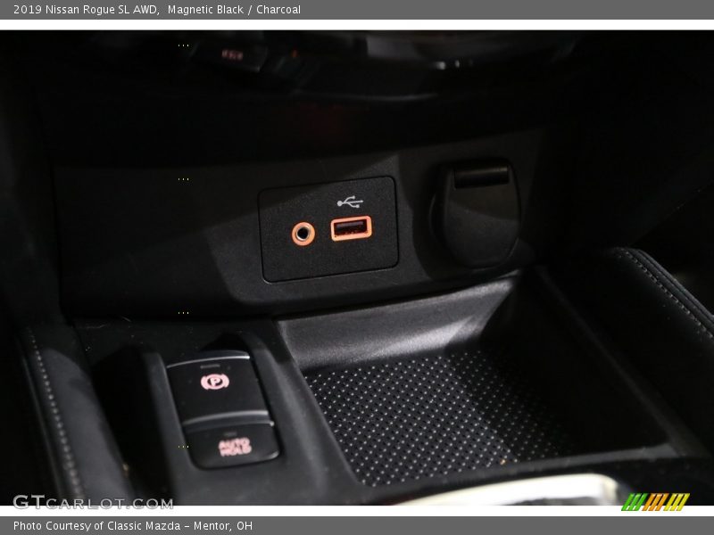 Magnetic Black / Charcoal 2019 Nissan Rogue SL AWD