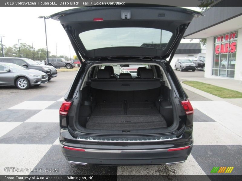 Deep Black Pearl / Golden Oak/Black 2019 Volkswagen Tiguan SEL