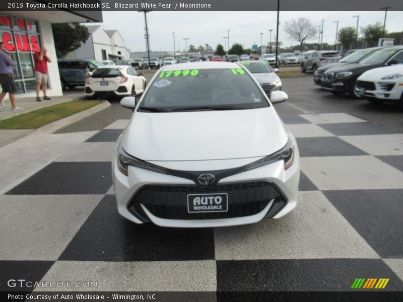 Blizzard White Pearl / Moonstone 2019 Toyota Corolla Hatchback SE