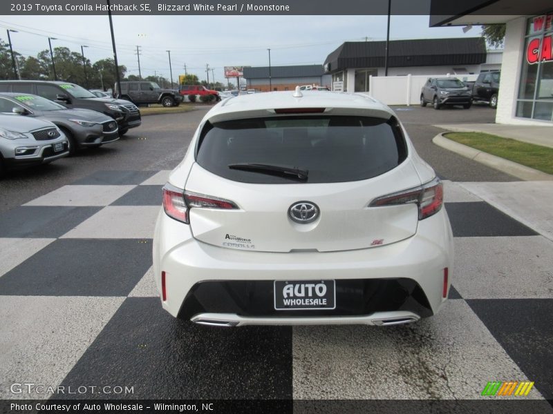 Blizzard White Pearl / Moonstone 2019 Toyota Corolla Hatchback SE