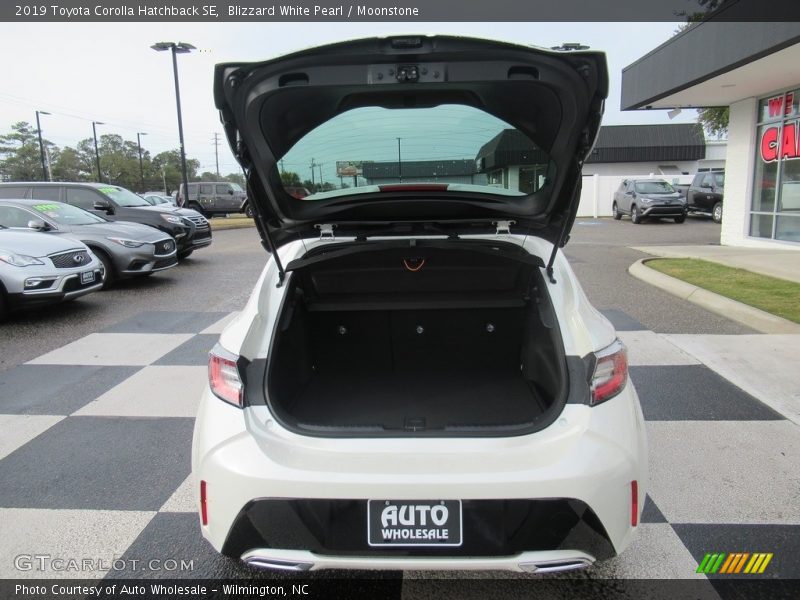 Blizzard White Pearl / Moonstone 2019 Toyota Corolla Hatchback SE