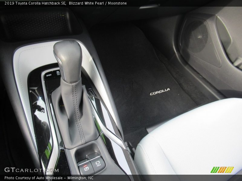 Blizzard White Pearl / Moonstone 2019 Toyota Corolla Hatchback SE