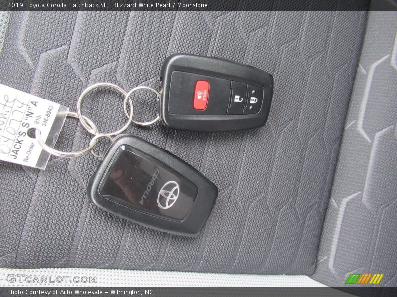 Blizzard White Pearl / Moonstone 2019 Toyota Corolla Hatchback SE