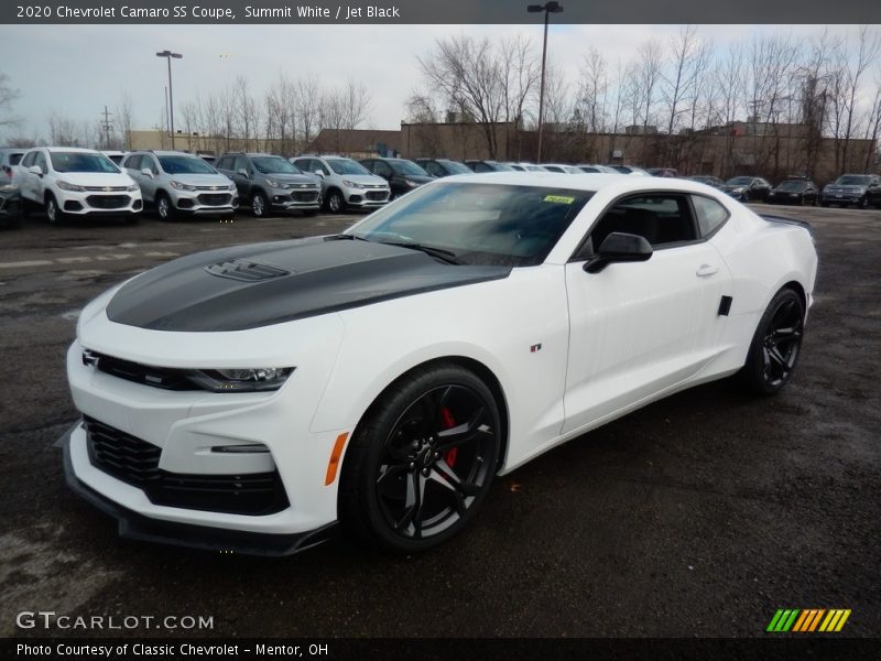 Front 3/4 View of 2020 Camaro SS Coupe