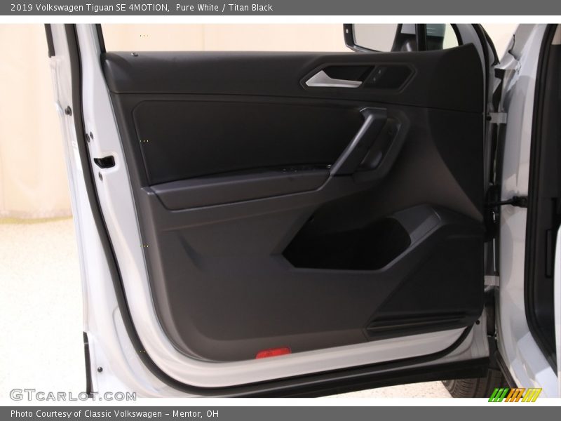 Pure White / Titan Black 2019 Volkswagen Tiguan SE 4MOTION