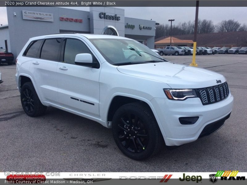 Bright White / Black 2020 Jeep Grand Cherokee Altitude 4x4