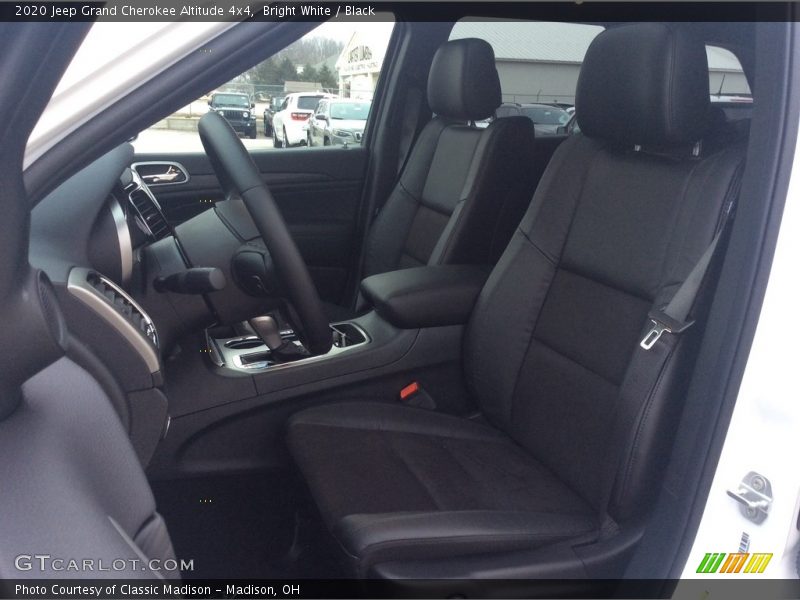 Bright White / Black 2020 Jeep Grand Cherokee Altitude 4x4