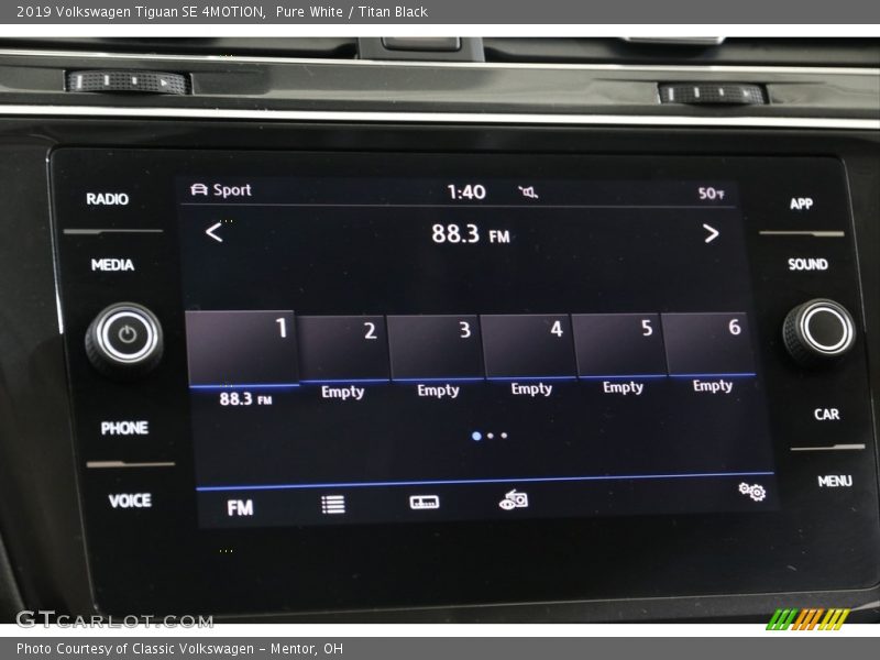 Controls of 2019 Tiguan SE 4MOTION