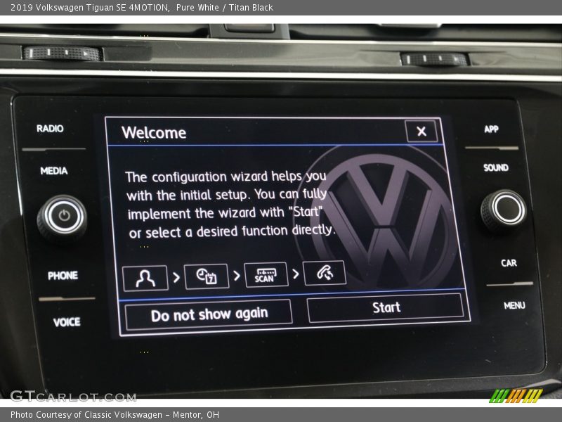 Pure White / Titan Black 2019 Volkswagen Tiguan SE 4MOTION