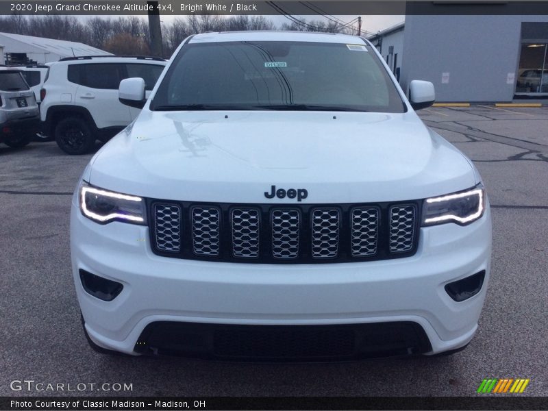 Bright White / Black 2020 Jeep Grand Cherokee Altitude 4x4