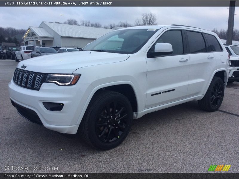 Bright White / Black 2020 Jeep Grand Cherokee Altitude 4x4