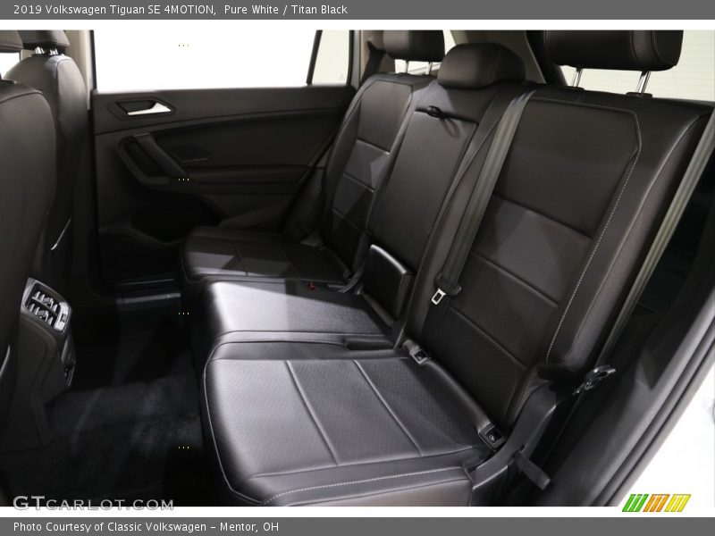 Pure White / Titan Black 2019 Volkswagen Tiguan SE 4MOTION