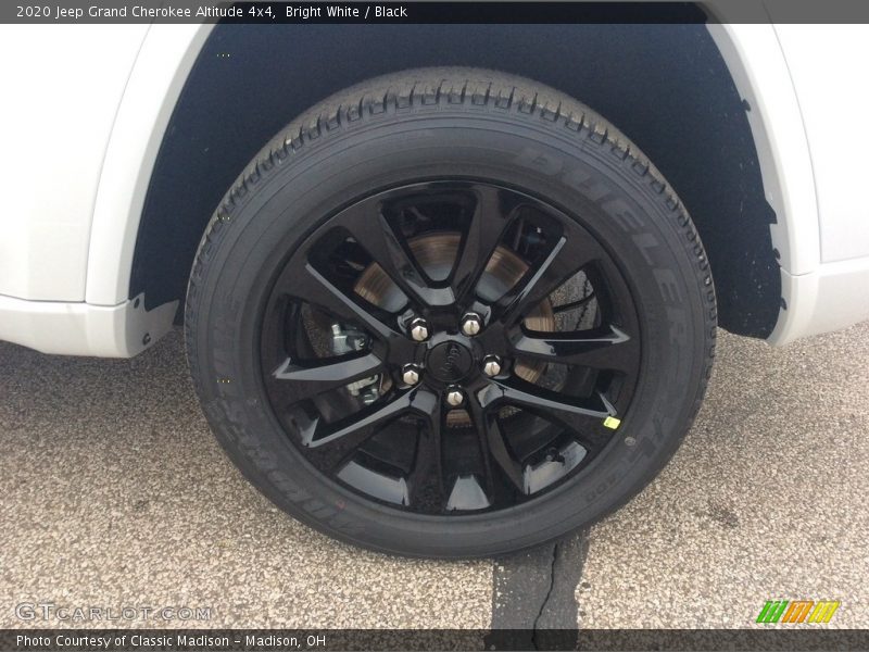 Bright White / Black 2020 Jeep Grand Cherokee Altitude 4x4
