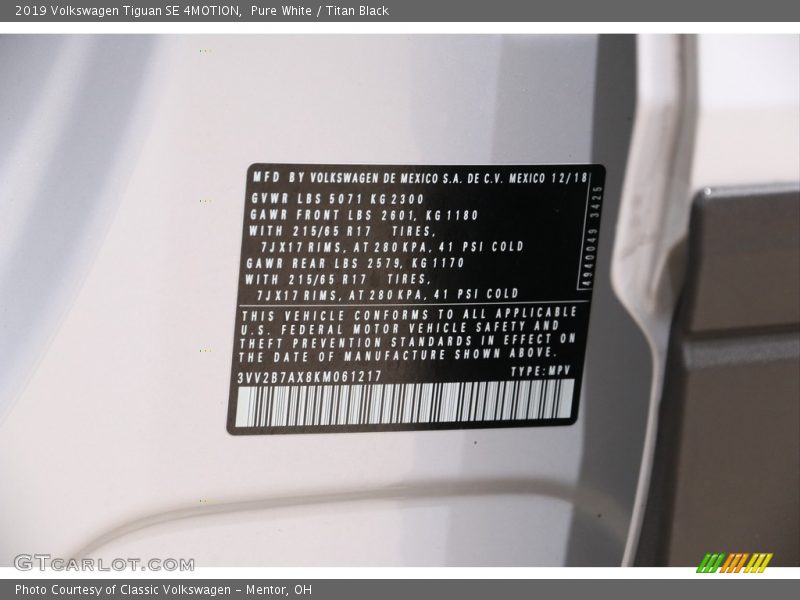 Pure White / Titan Black 2019 Volkswagen Tiguan SE 4MOTION