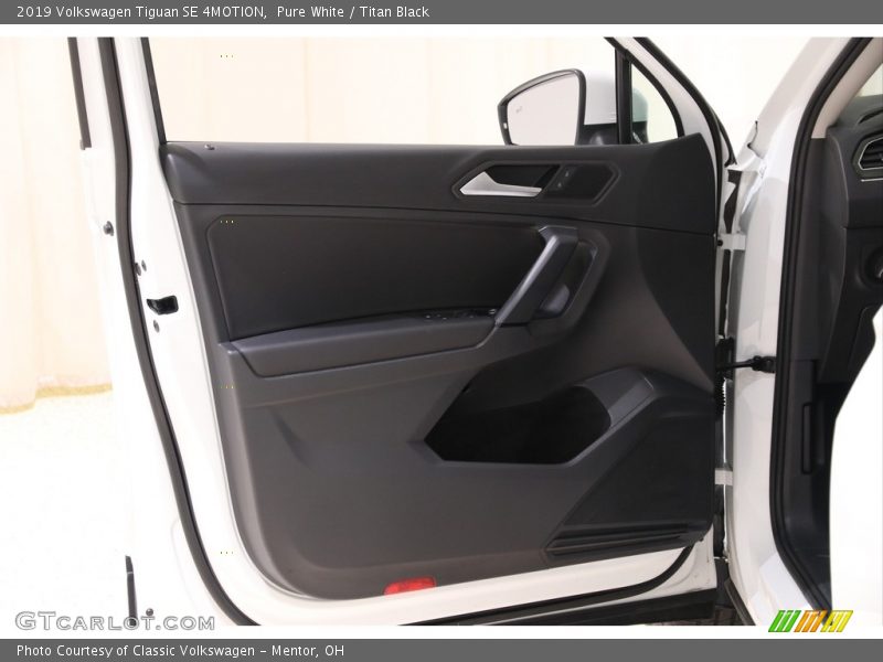 Pure White / Titan Black 2019 Volkswagen Tiguan SE 4MOTION