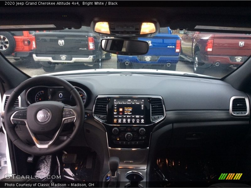 Bright White / Black 2020 Jeep Grand Cherokee Altitude 4x4
