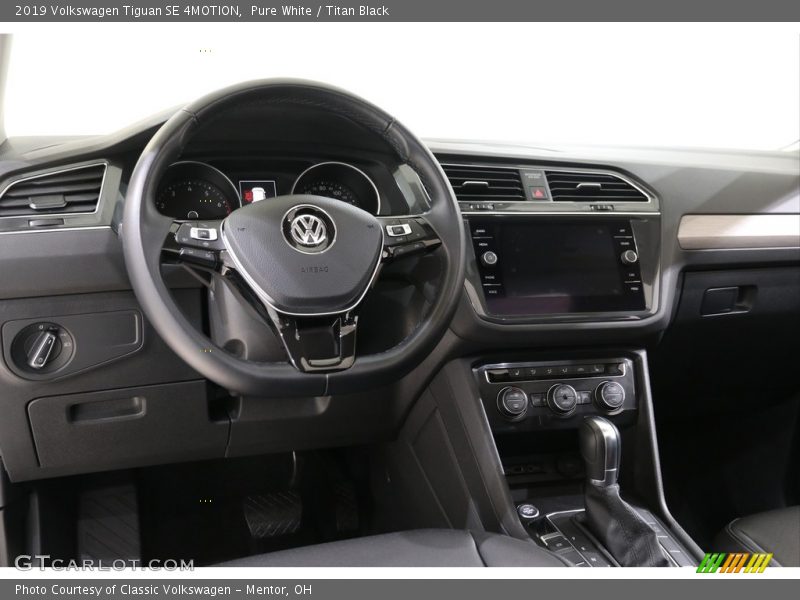 Pure White / Titan Black 2019 Volkswagen Tiguan SE 4MOTION