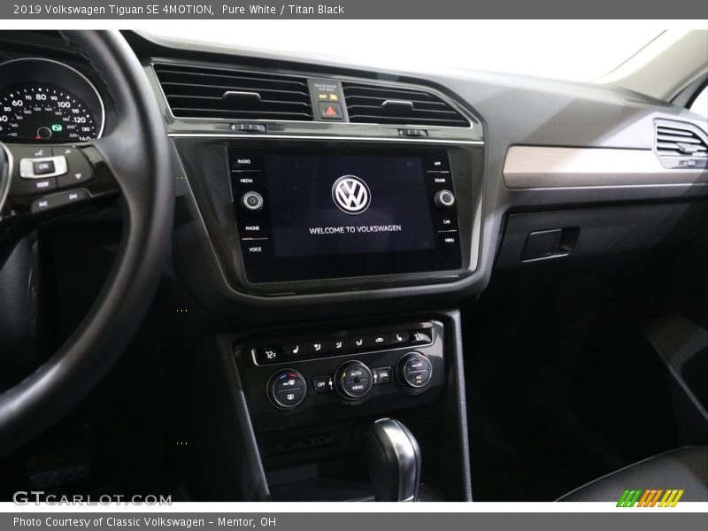 Pure White / Titan Black 2019 Volkswagen Tiguan SE 4MOTION