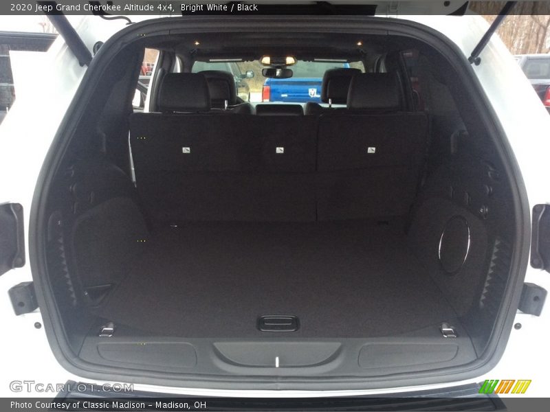 Bright White / Black 2020 Jeep Grand Cherokee Altitude 4x4