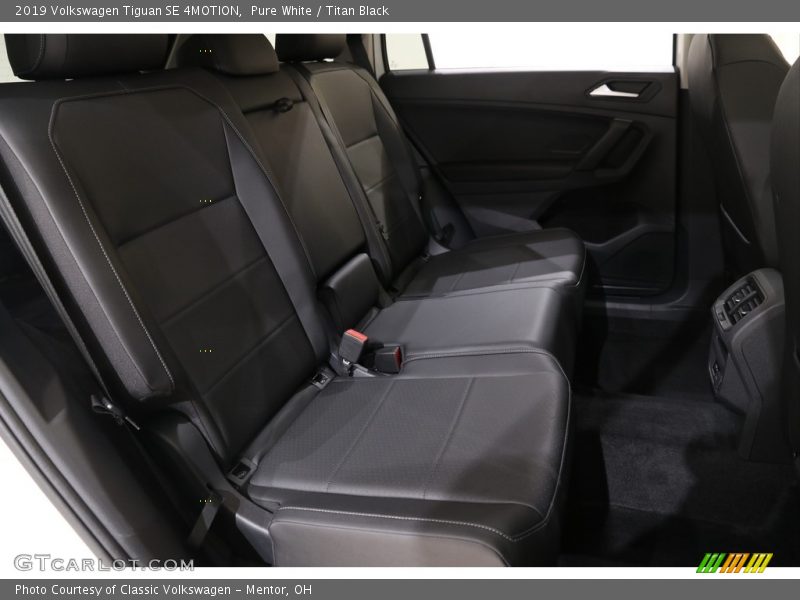 Pure White / Titan Black 2019 Volkswagen Tiguan SE 4MOTION