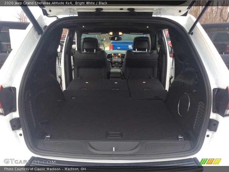 Bright White / Black 2020 Jeep Grand Cherokee Altitude 4x4