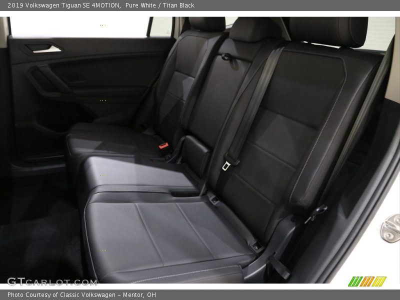 Pure White / Titan Black 2019 Volkswagen Tiguan SE 4MOTION