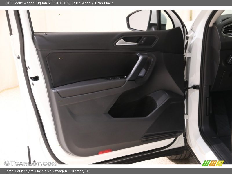 Pure White / Titan Black 2019 Volkswagen Tiguan SE 4MOTION