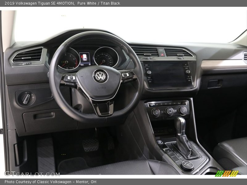 Pure White / Titan Black 2019 Volkswagen Tiguan SE 4MOTION