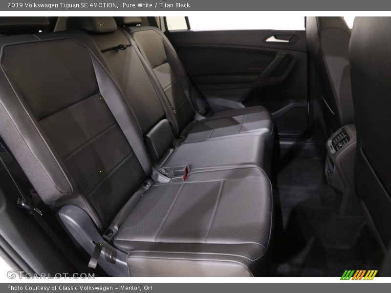 Pure White / Titan Black 2019 Volkswagen Tiguan SE 4MOTION